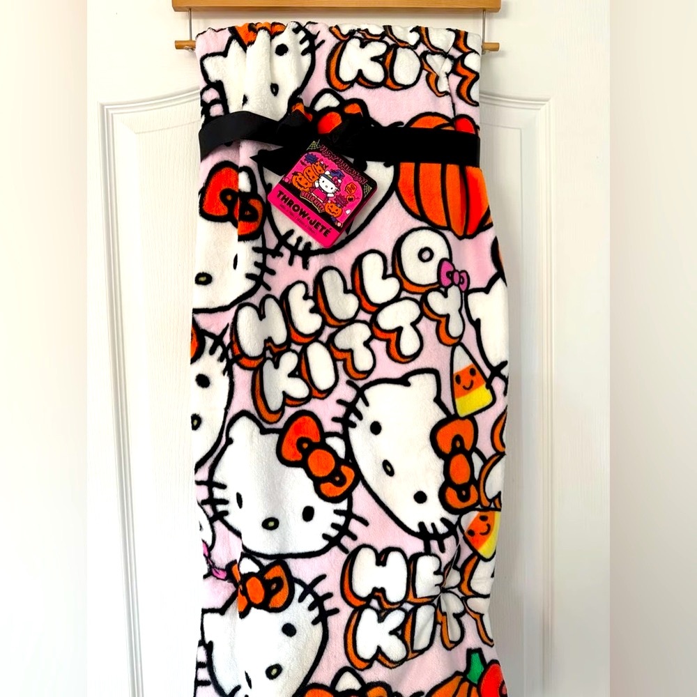🎃 Hello Kitty Halloween Blanket